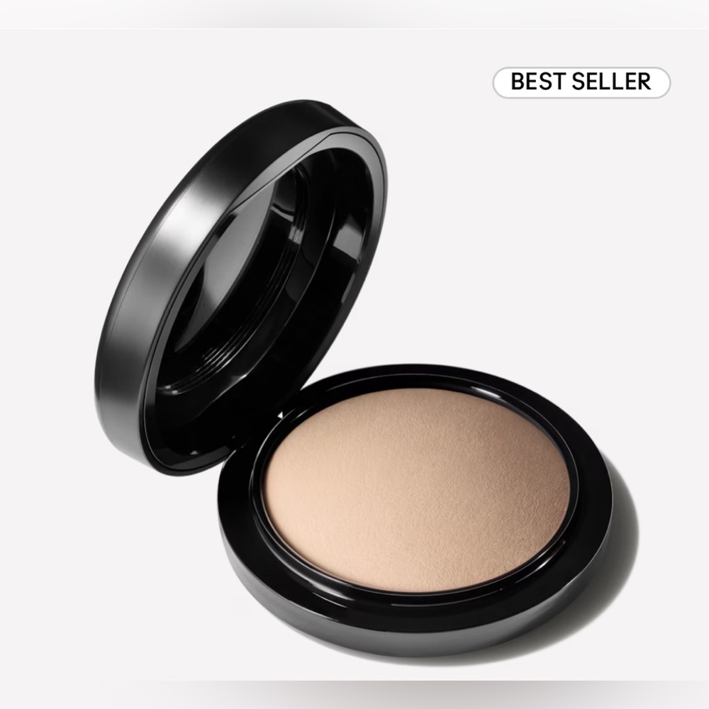 Light Mac Mineralize Skinfinish Natural Powder (Soft Pale Beige)Brand New in Box